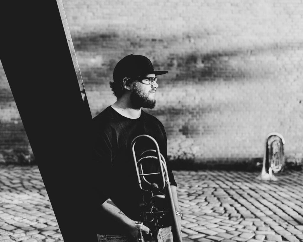 Starker Schwarz-Weiß-Fotografien von Frank Siemers, die die Atmosphäre und Emotionen in urbanen Settings einfangen.